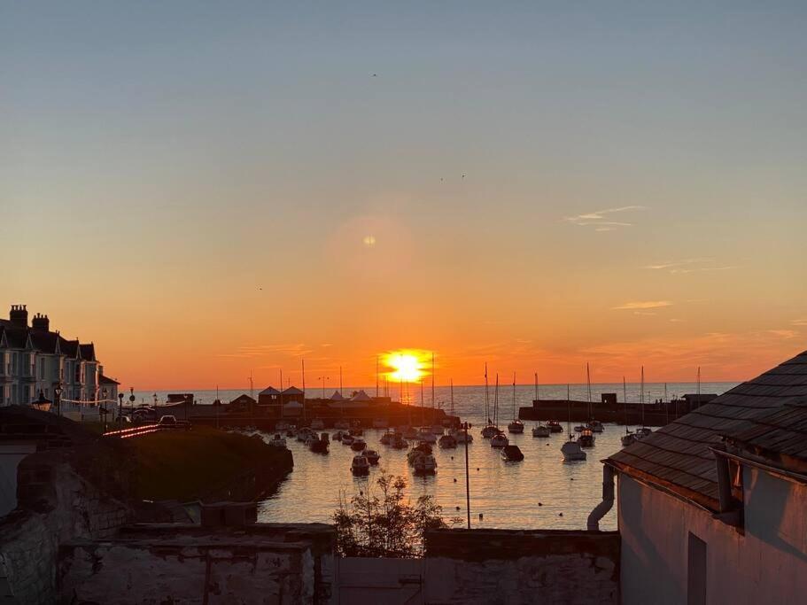 Aberaeron Island House - Panoramic Harbour Views Villa Bagian luar foto
