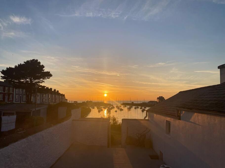 Aberaeron Island House - Panoramic Harbour Views Villa Bagian luar foto